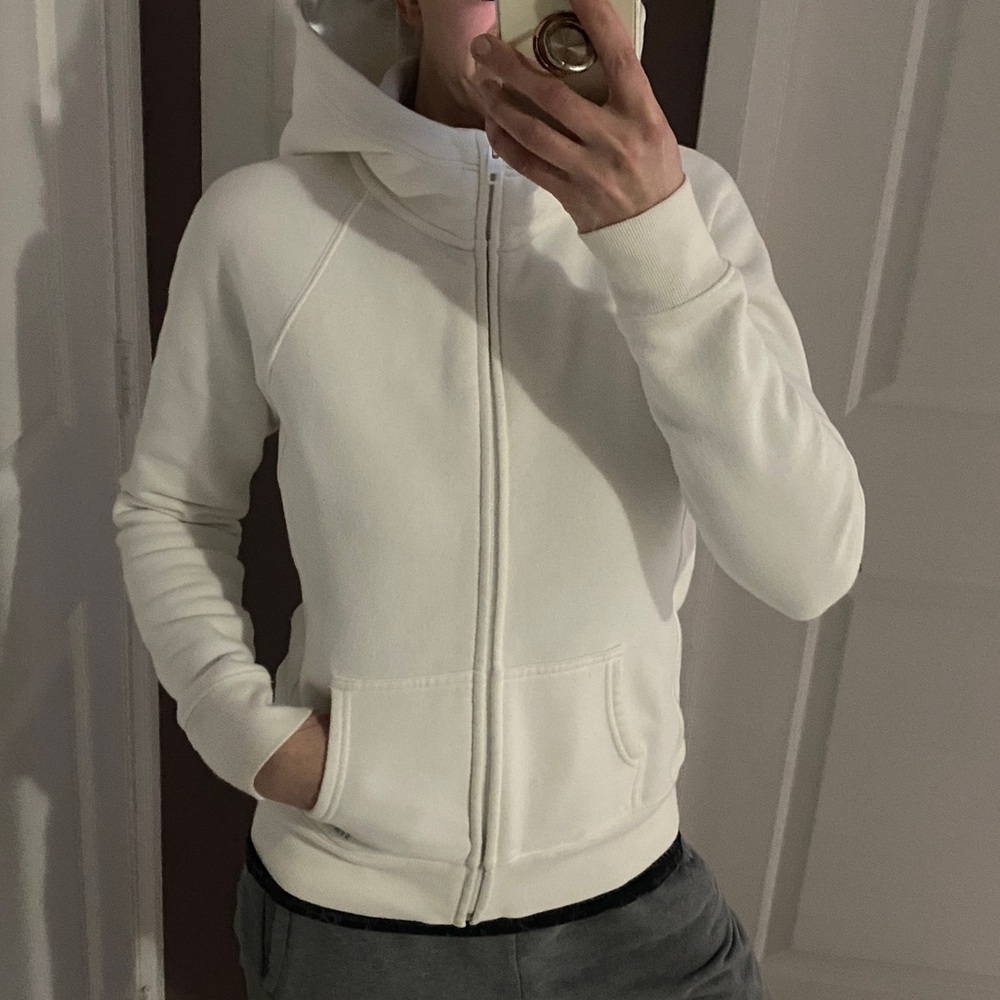 ARITZIA💗TNA Snug Fit Hoodie💗White